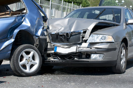 Kostenvoranschlag einer Werkstatt um Unfallschaden am Auto zu reparieren